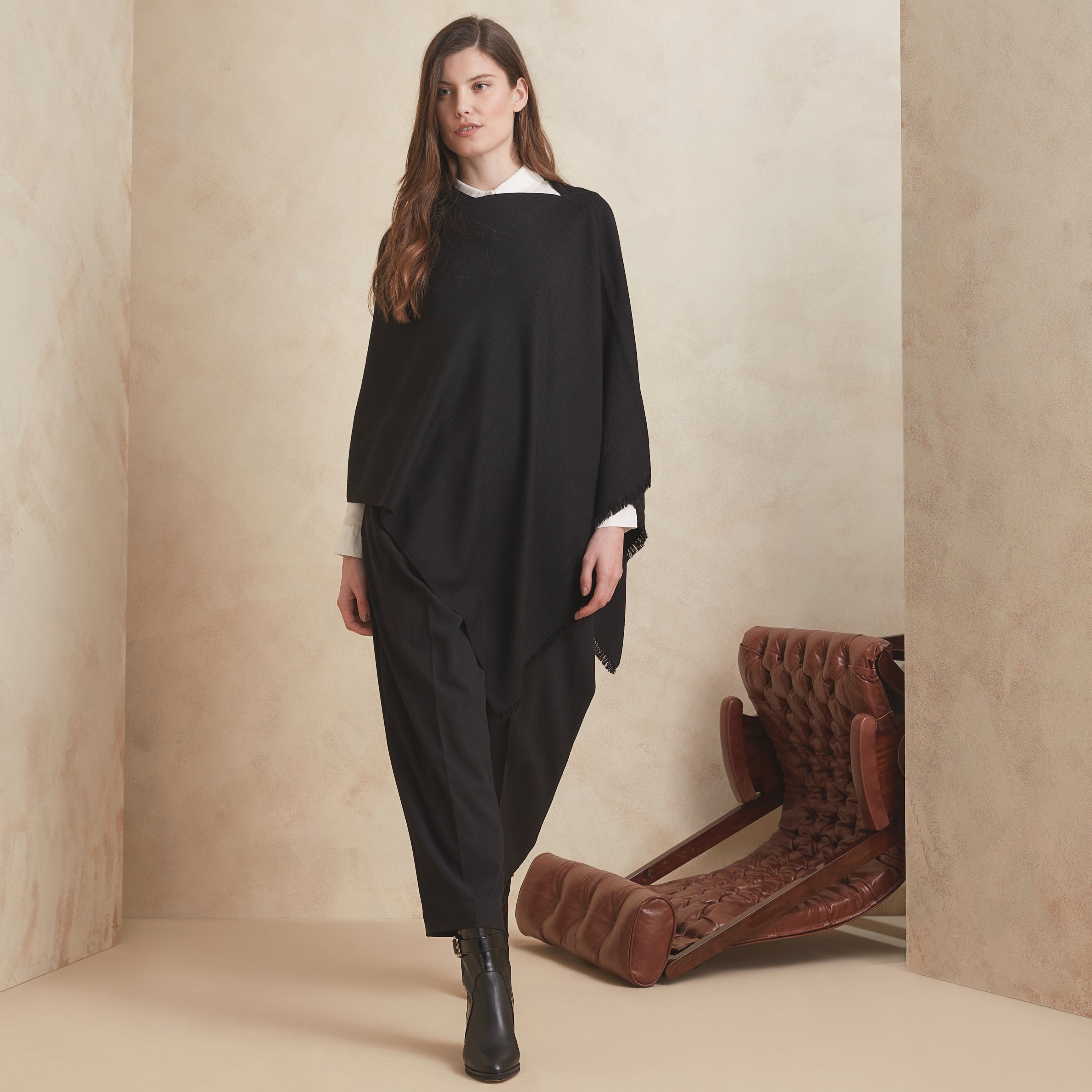 LAIKUM PONCHO - black