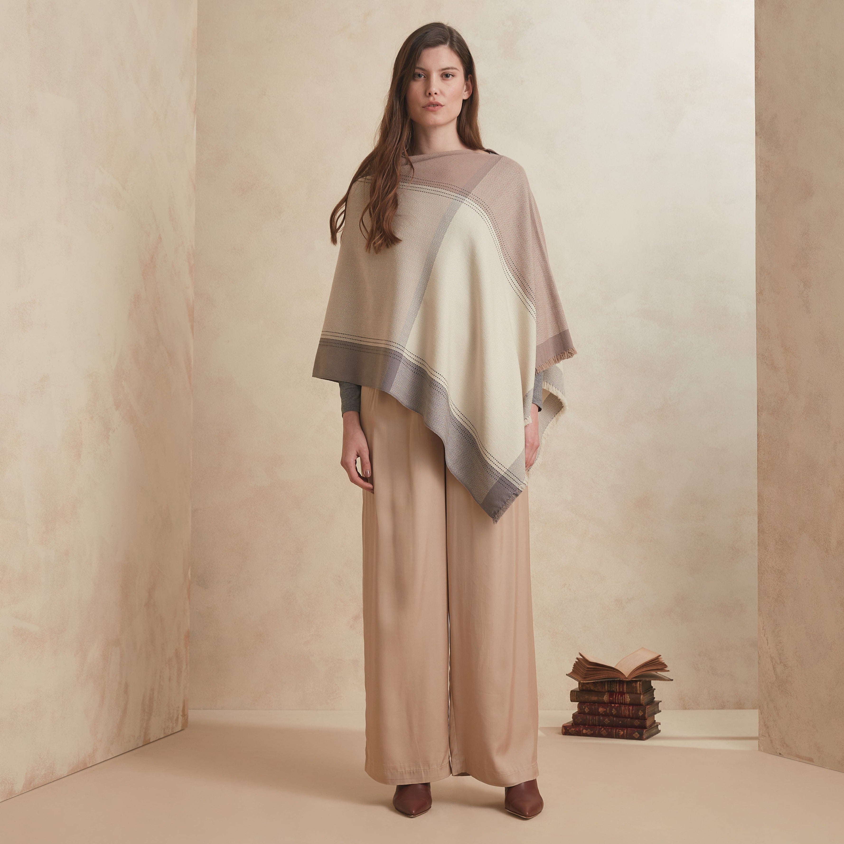 SHENU PONCHO - ivory