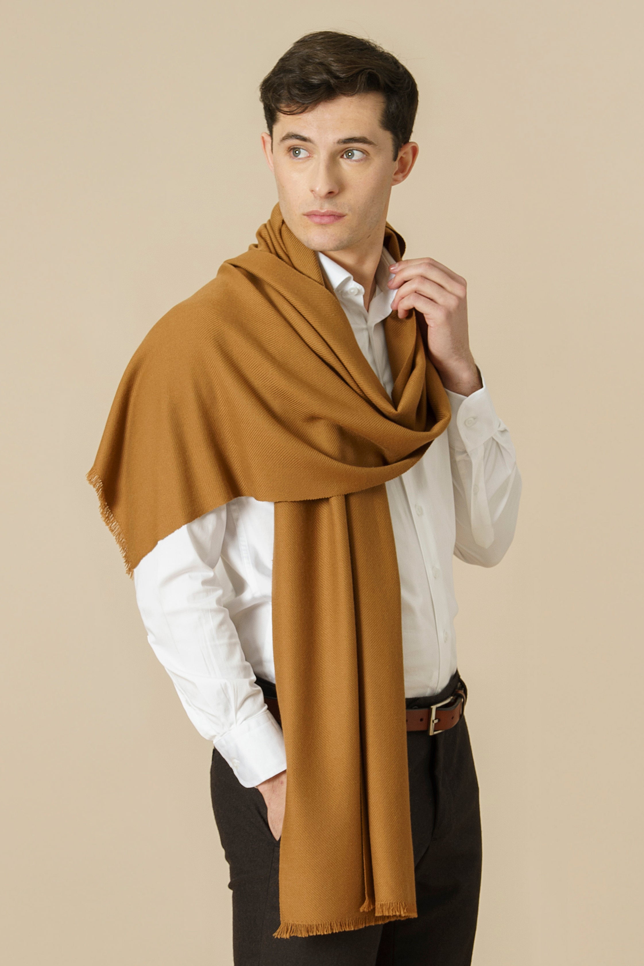Handwoven 100% vicuna wool scarf for men - Natural golden fiber