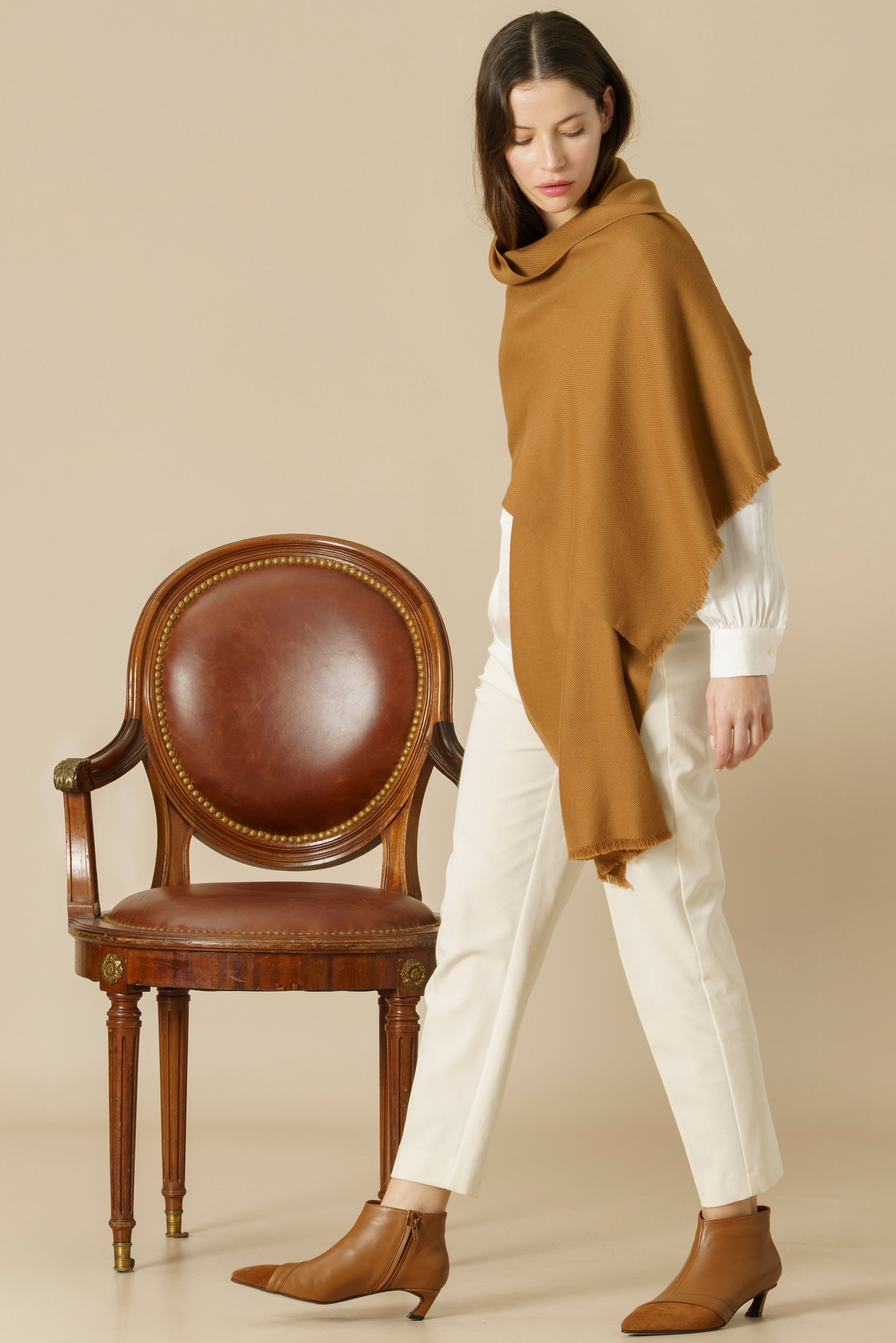 Ultra-fine 10-micron vicuña wool shawl woven on historic 19th-century hand-looms.