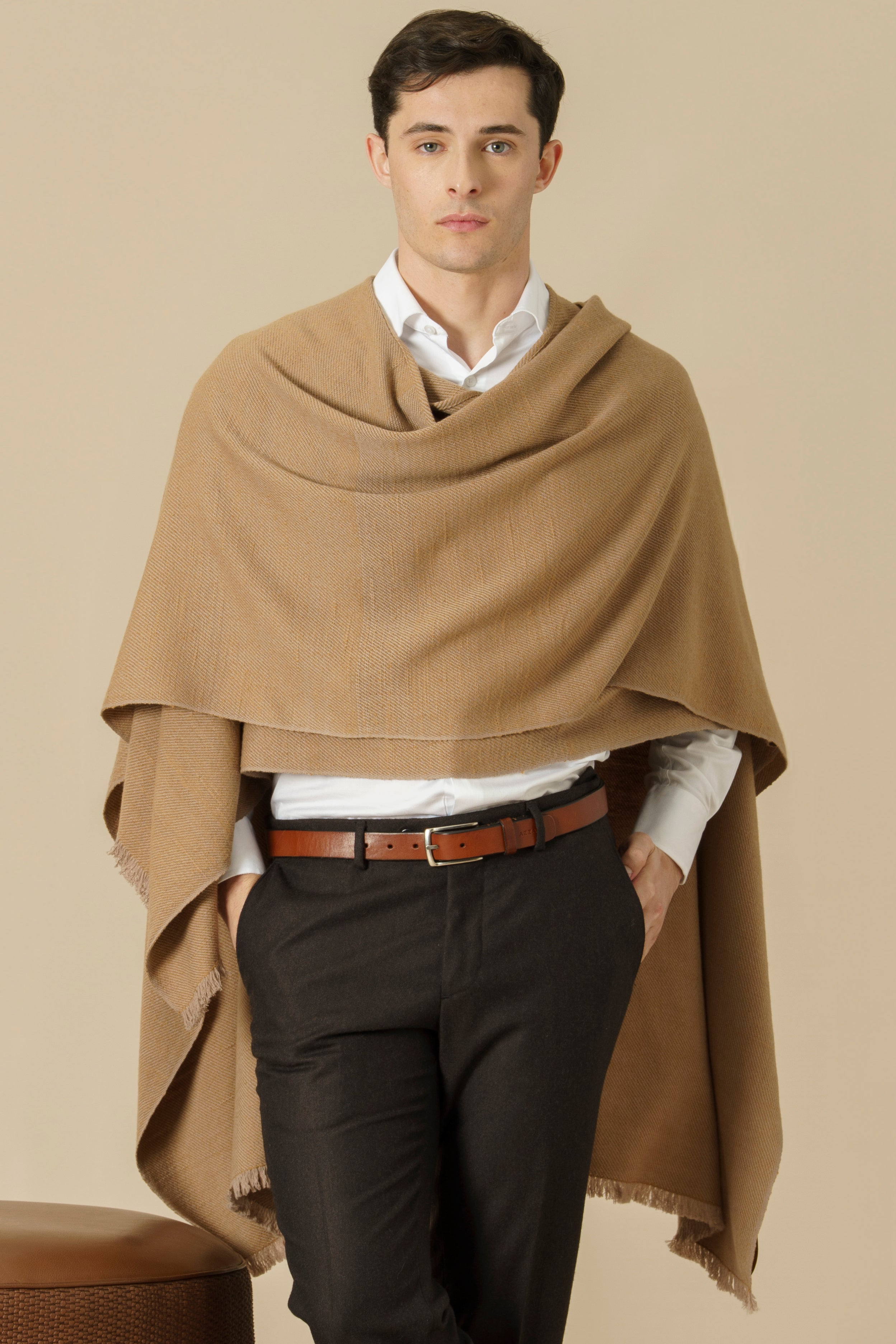 Handwoven vicuna wool wrap for men - Natural golden fiber
