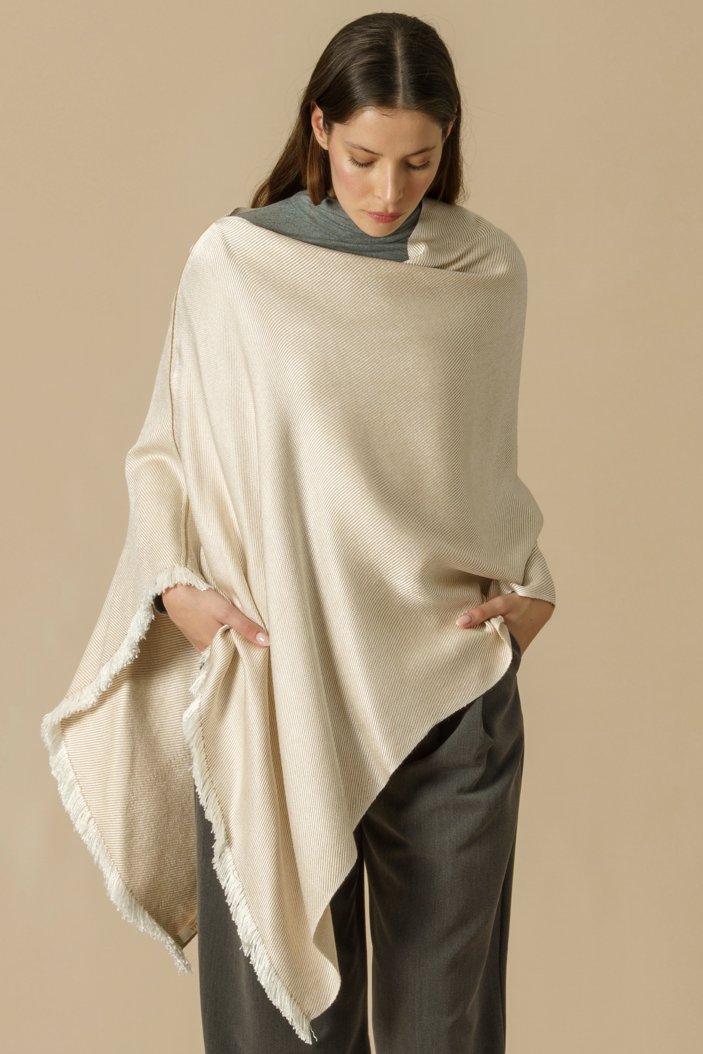 ANTU PONCHO - silk & camel fiber