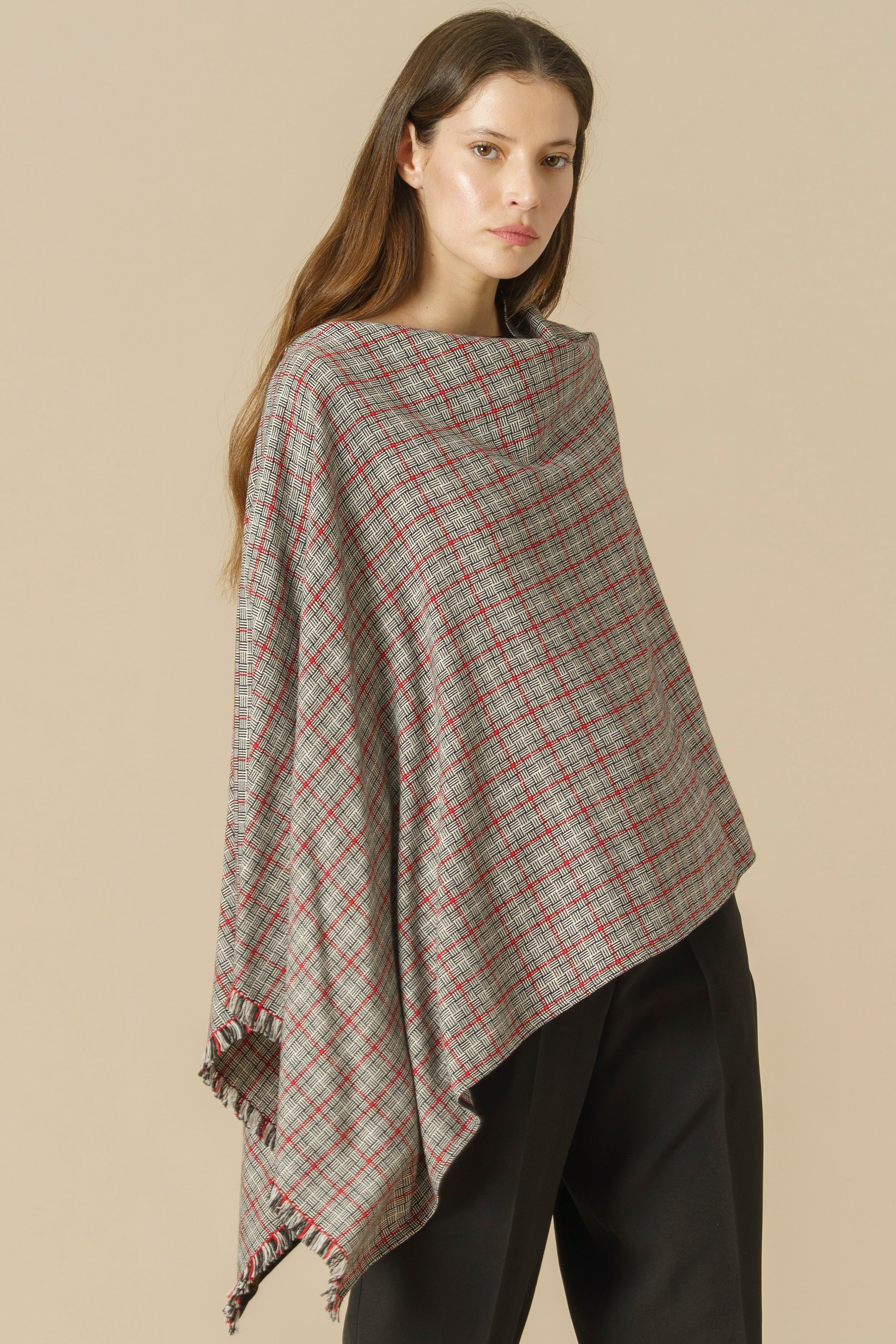 BARRACÁN PONCHO - cream & black