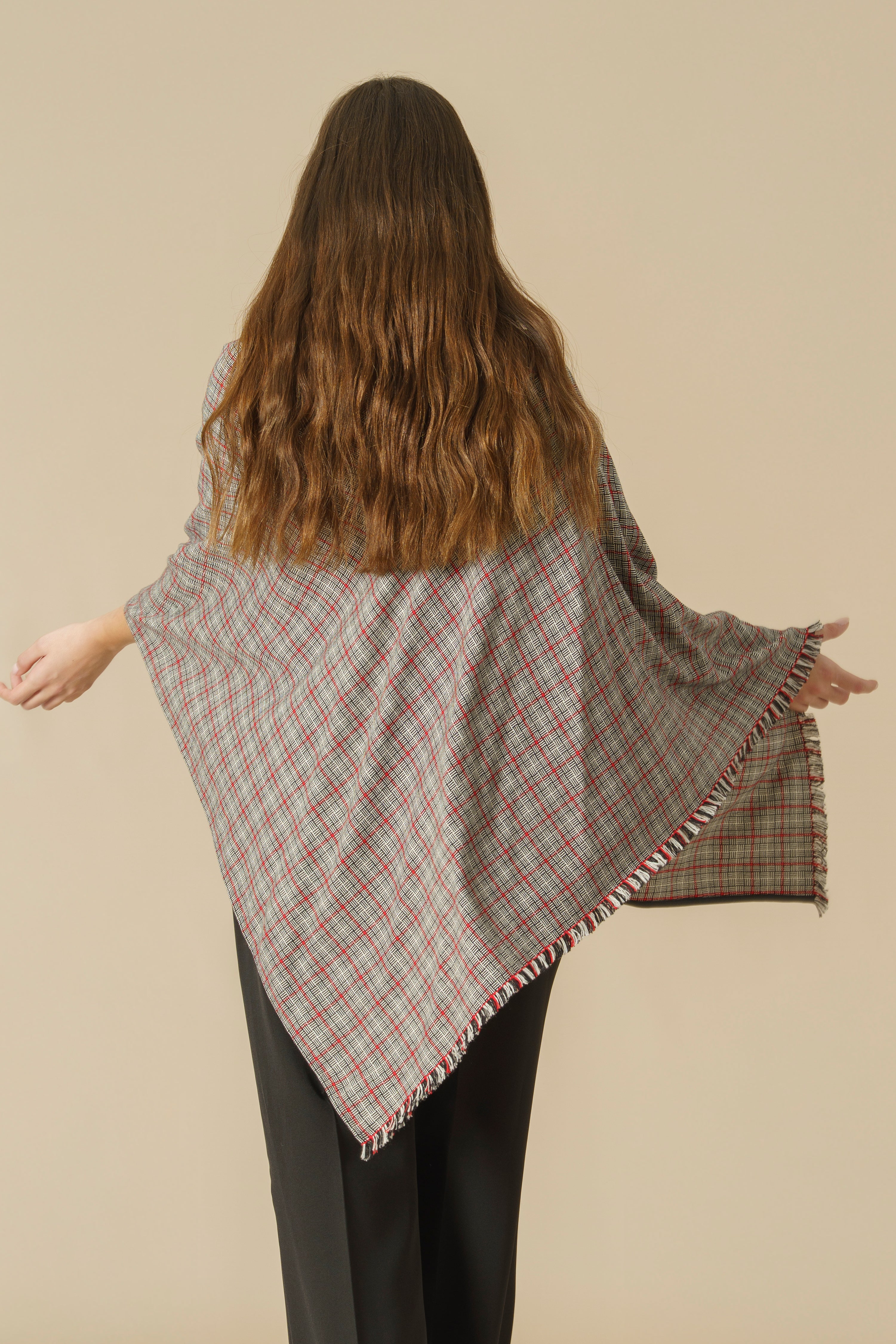 BARRACÁN PONCHO - cream & black