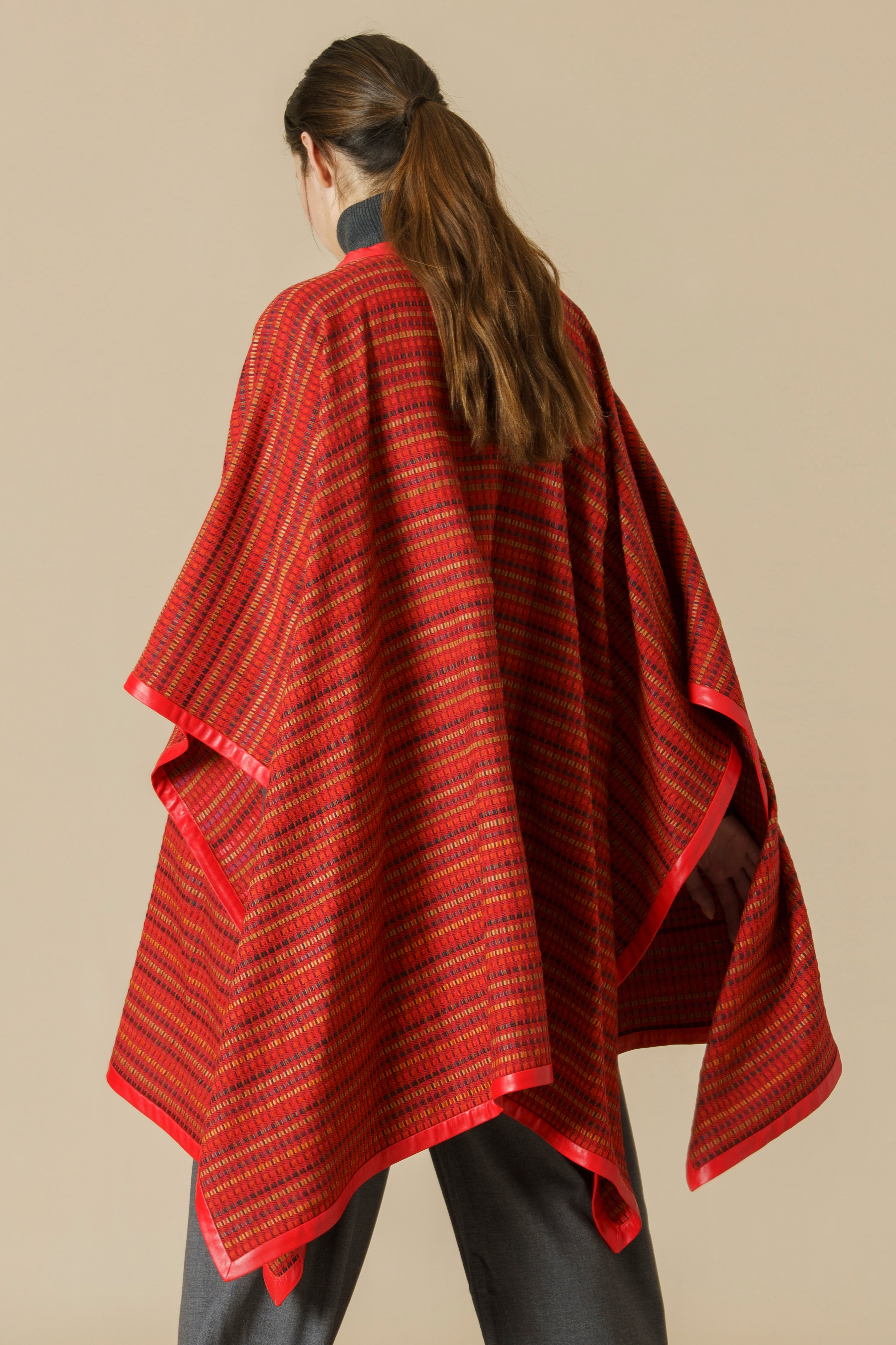 KAPENKEN CAPE - woven leather