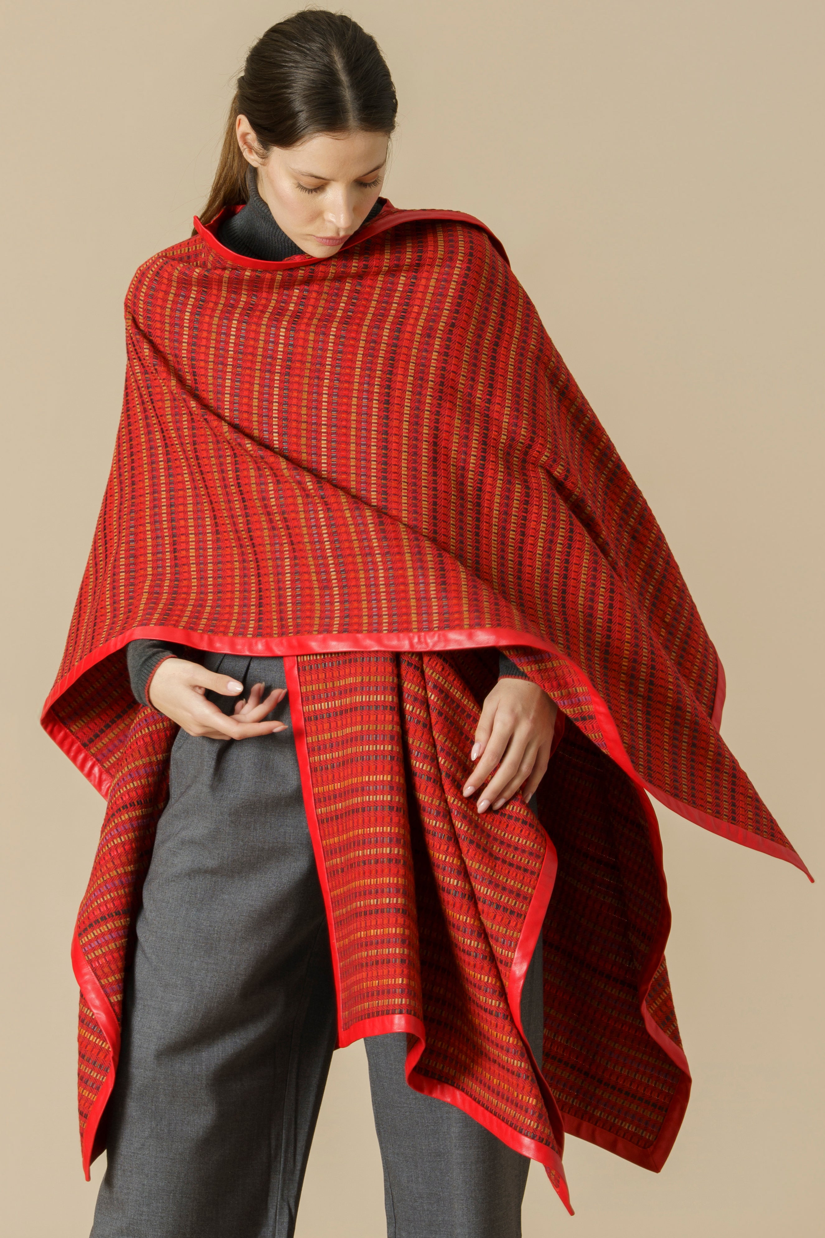 KAPENKEN CAPE - woven leather