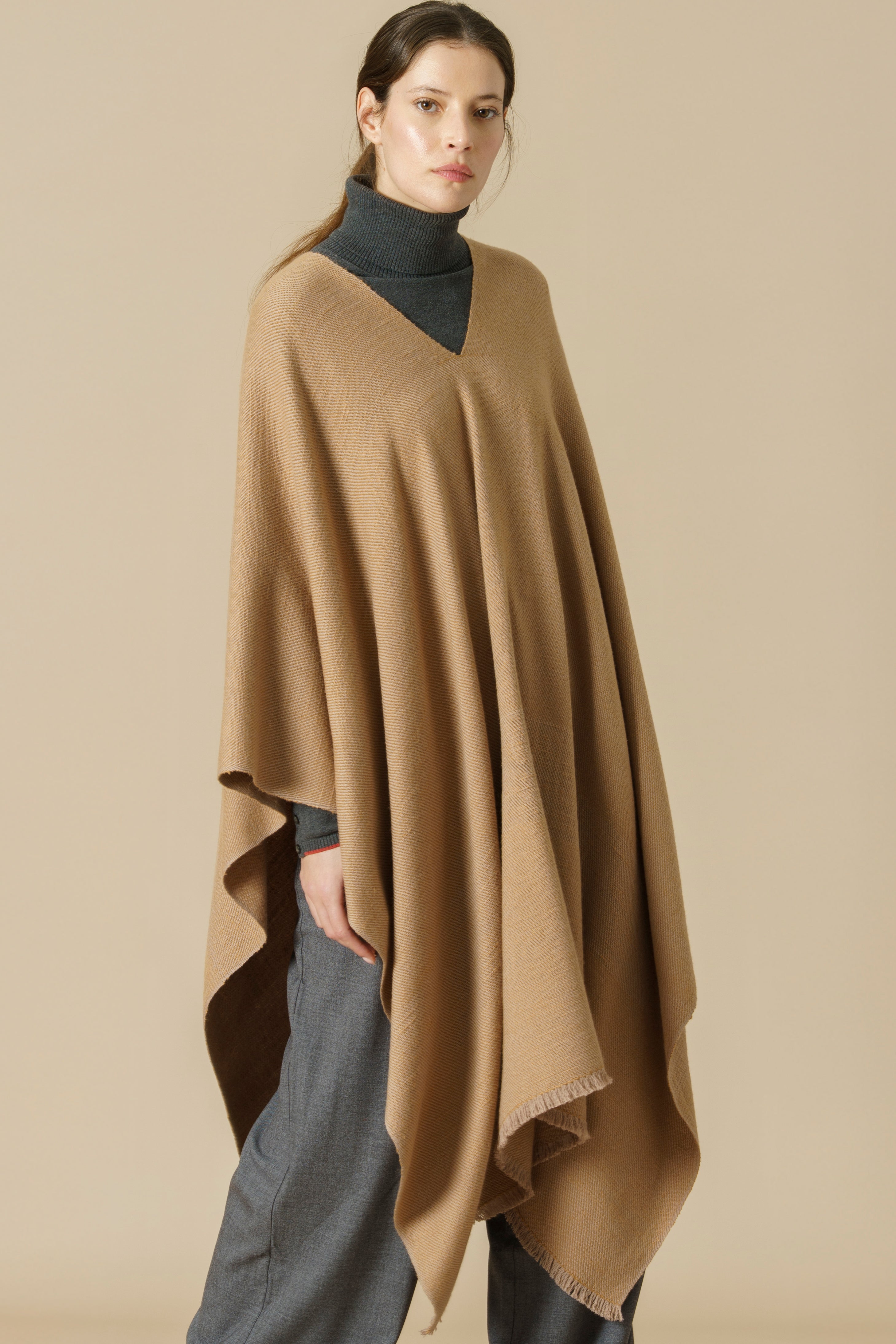 Luxury vicuña wool poncho for women. Handwoven in antique looms