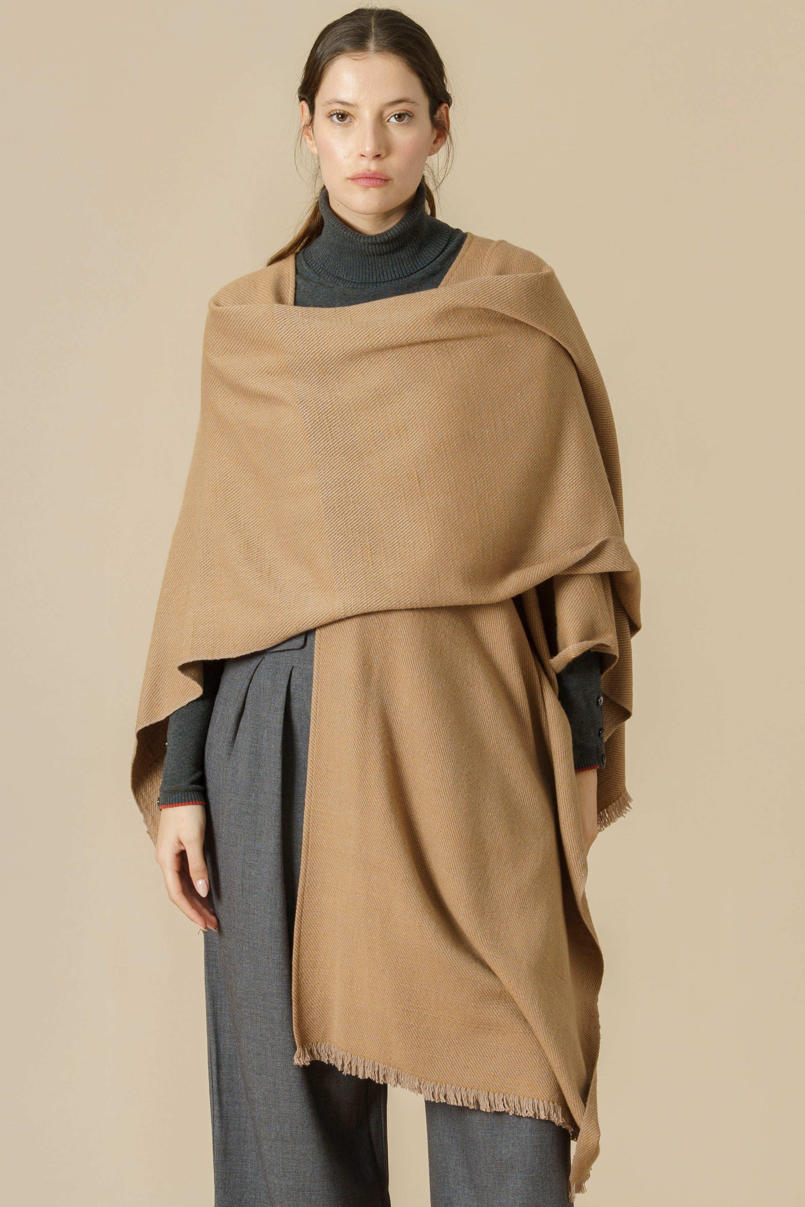 Luxury vicuña wool ruana for women