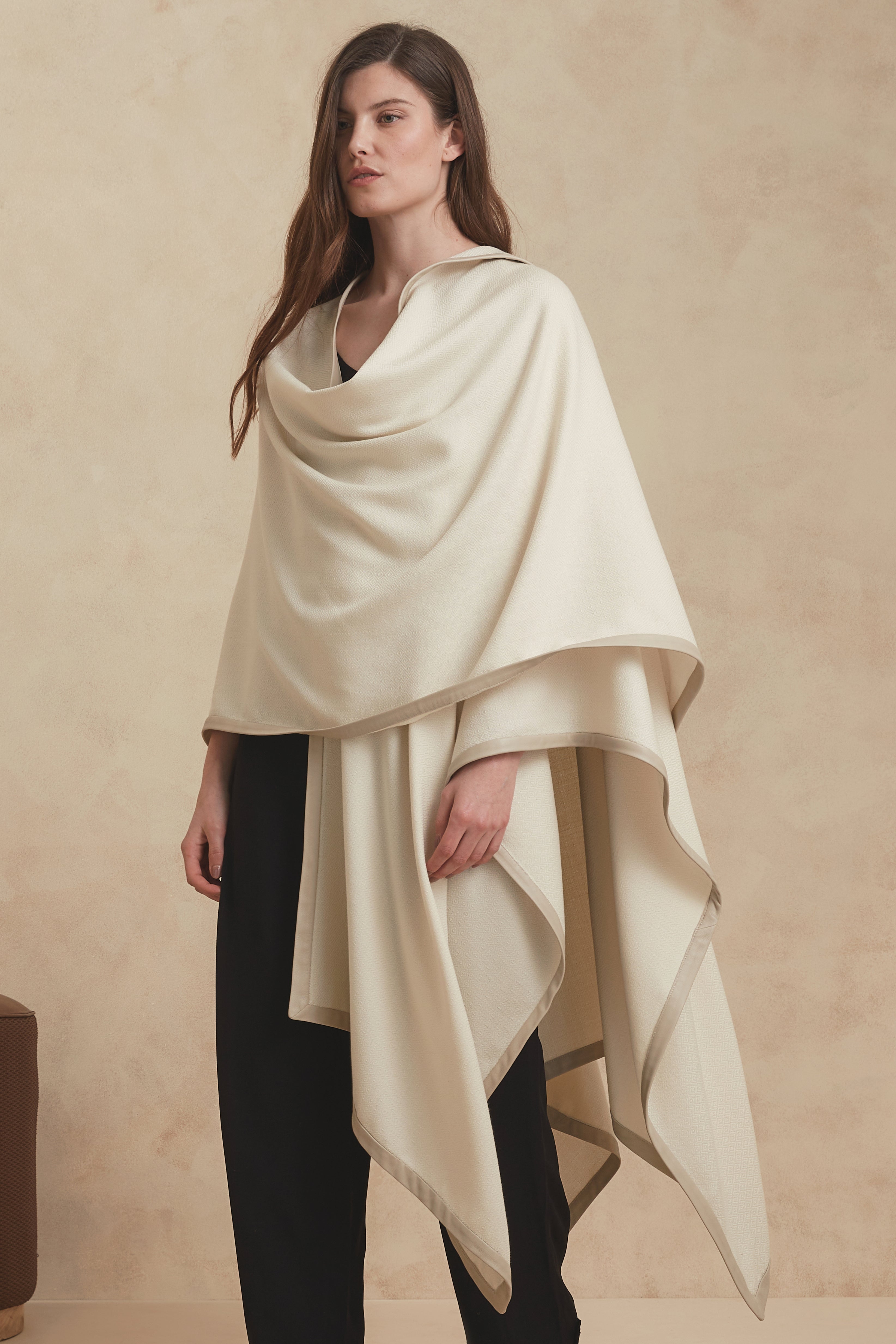 KAI CAPE - cashmere ivory