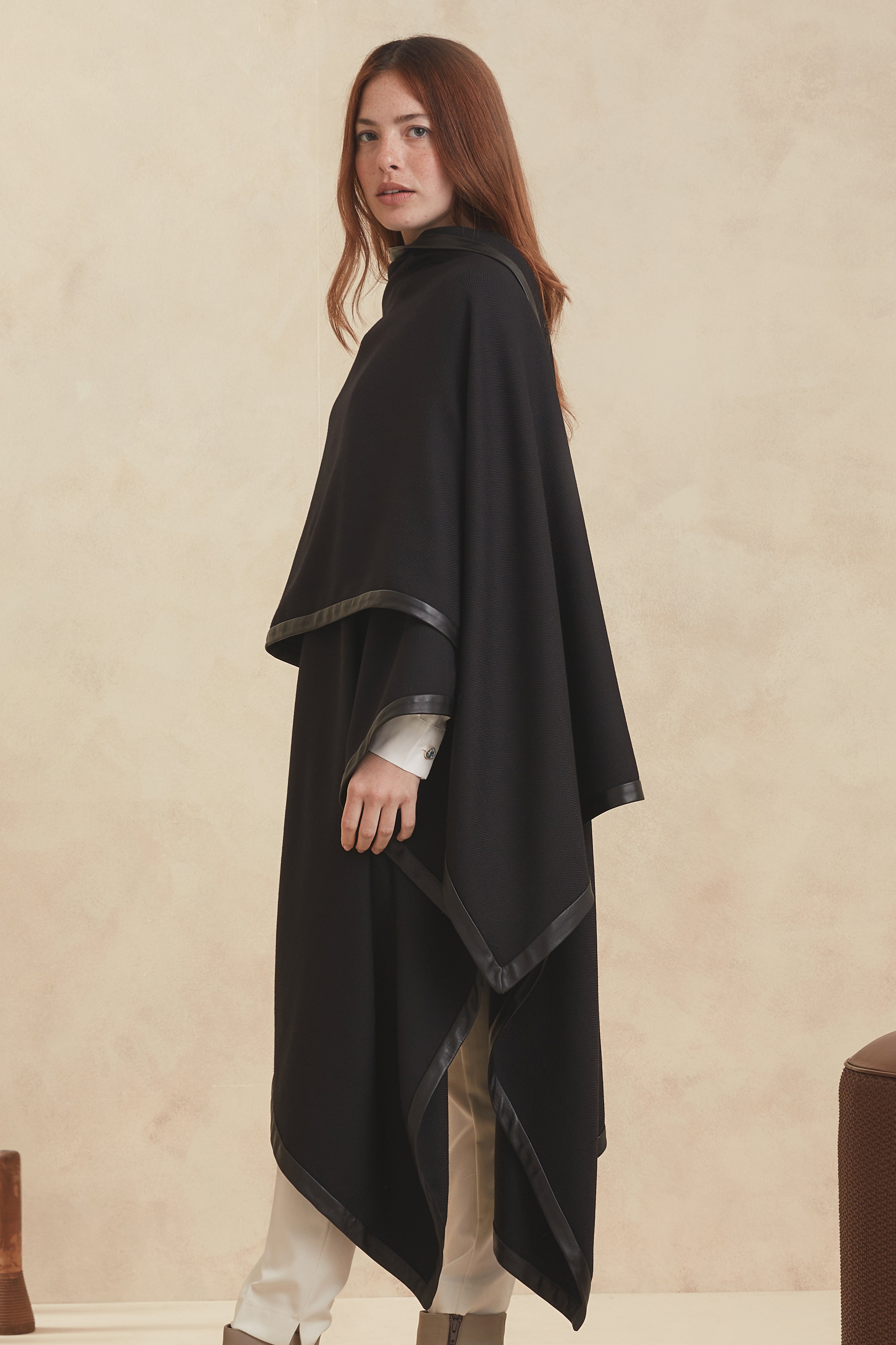 NASH CAPE - black