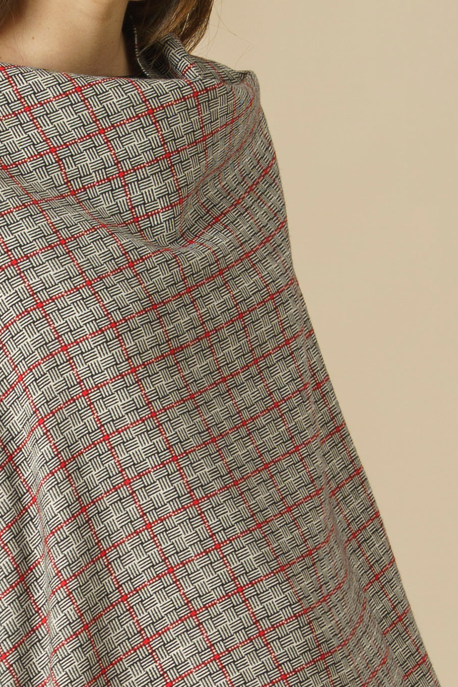 BARRACÁN PONCHO - cream & black