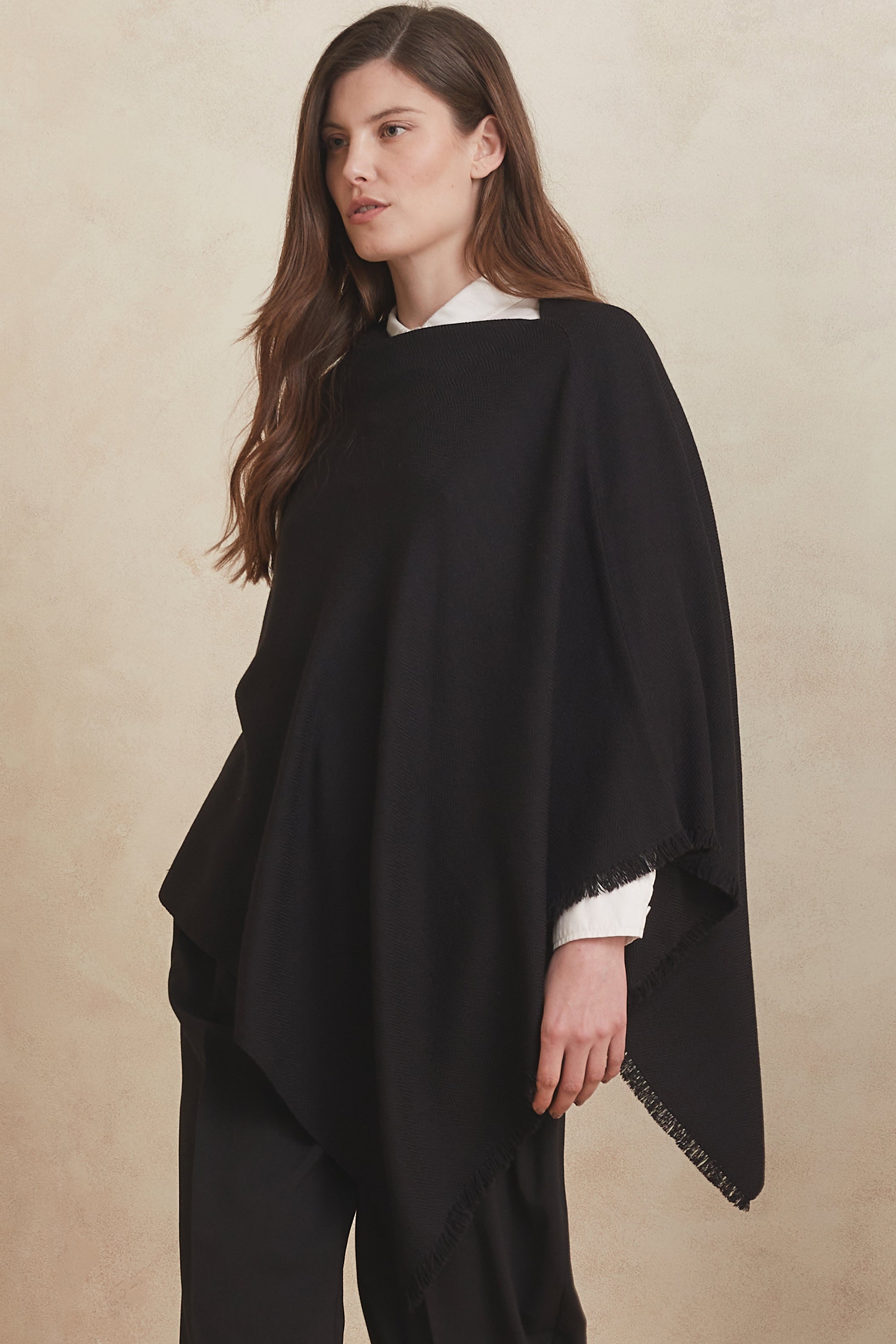 LAIKUM PONCHO - black