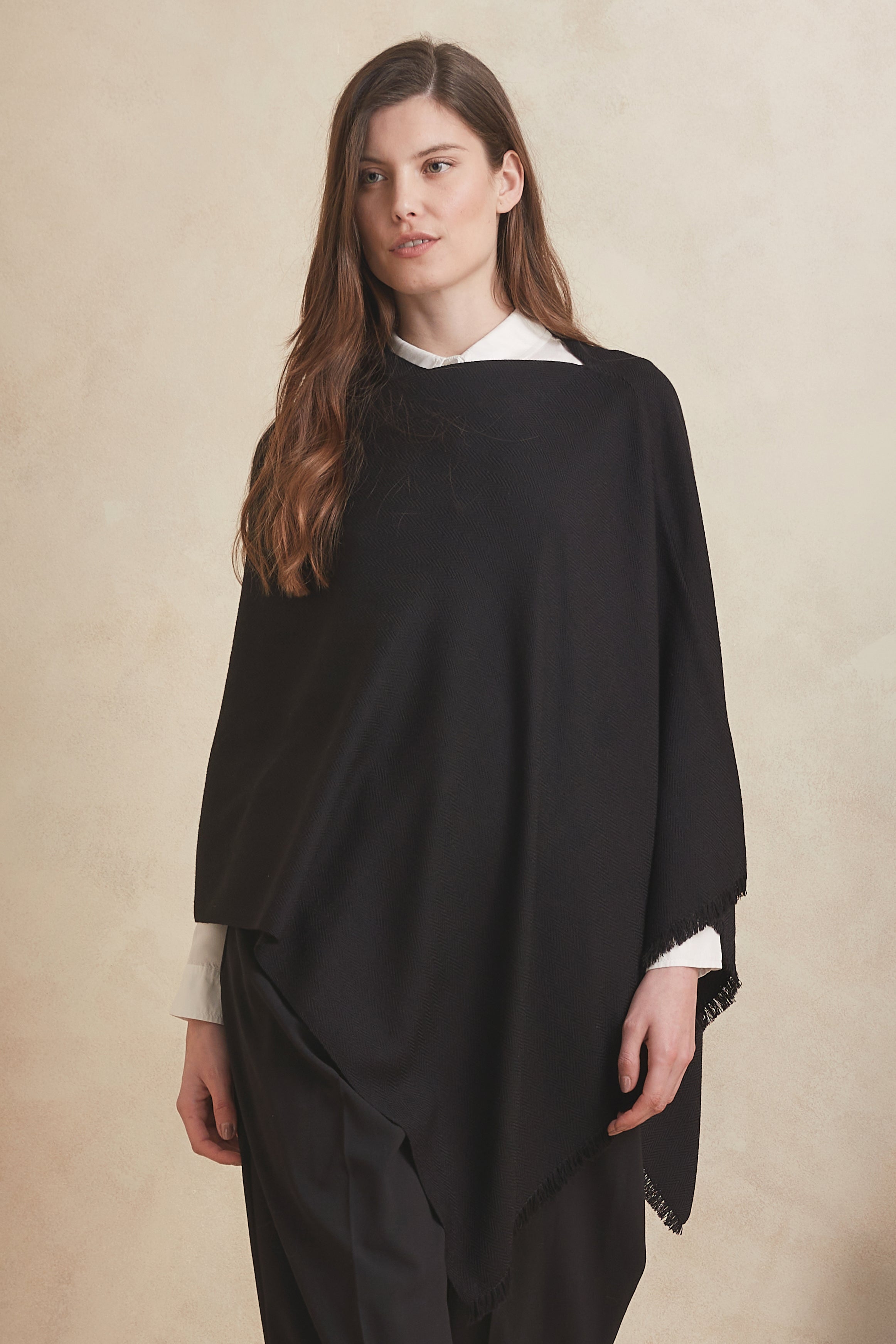 PONCHO LAIKUM - negro