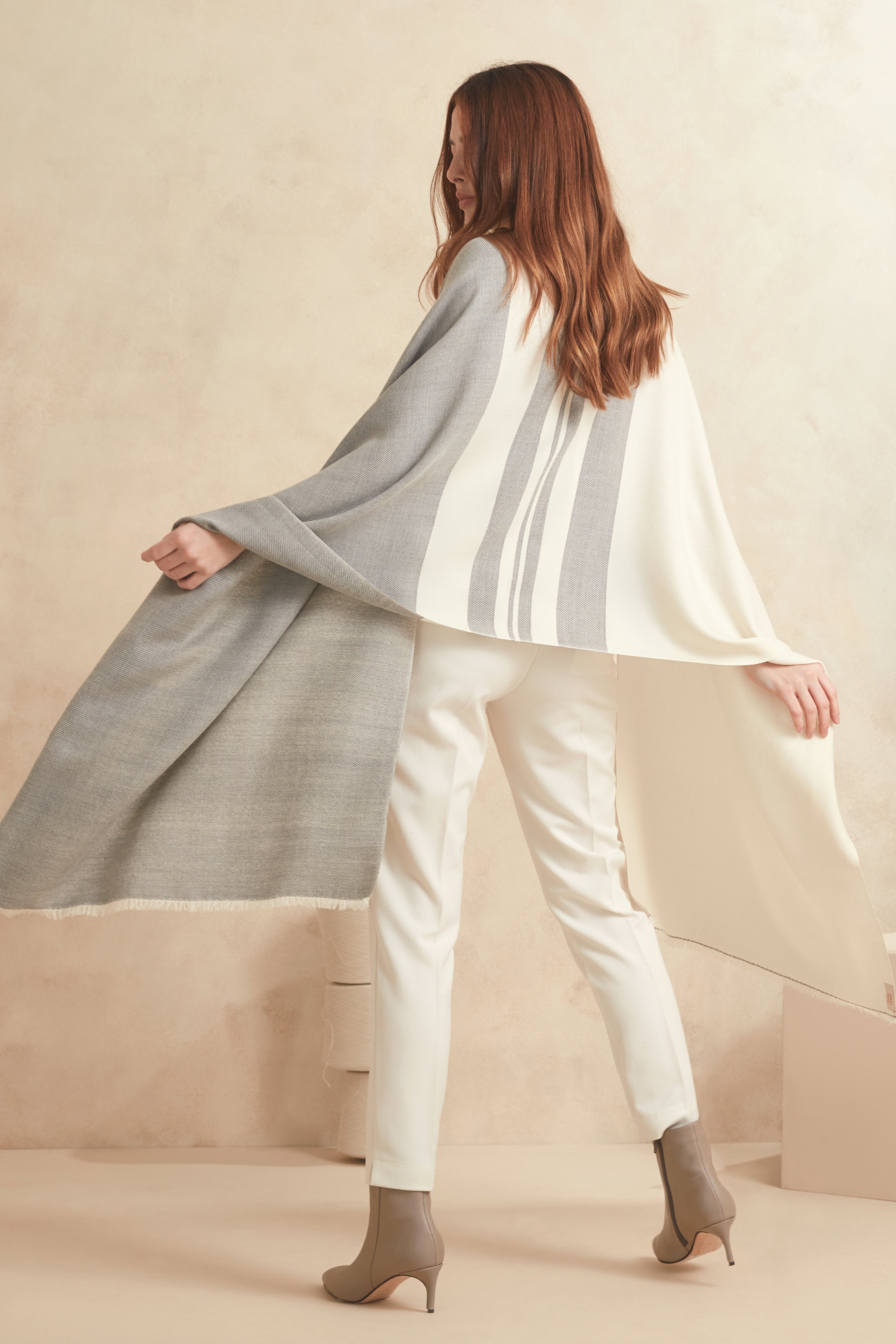 MEKNA MANTLE - cashmere grey