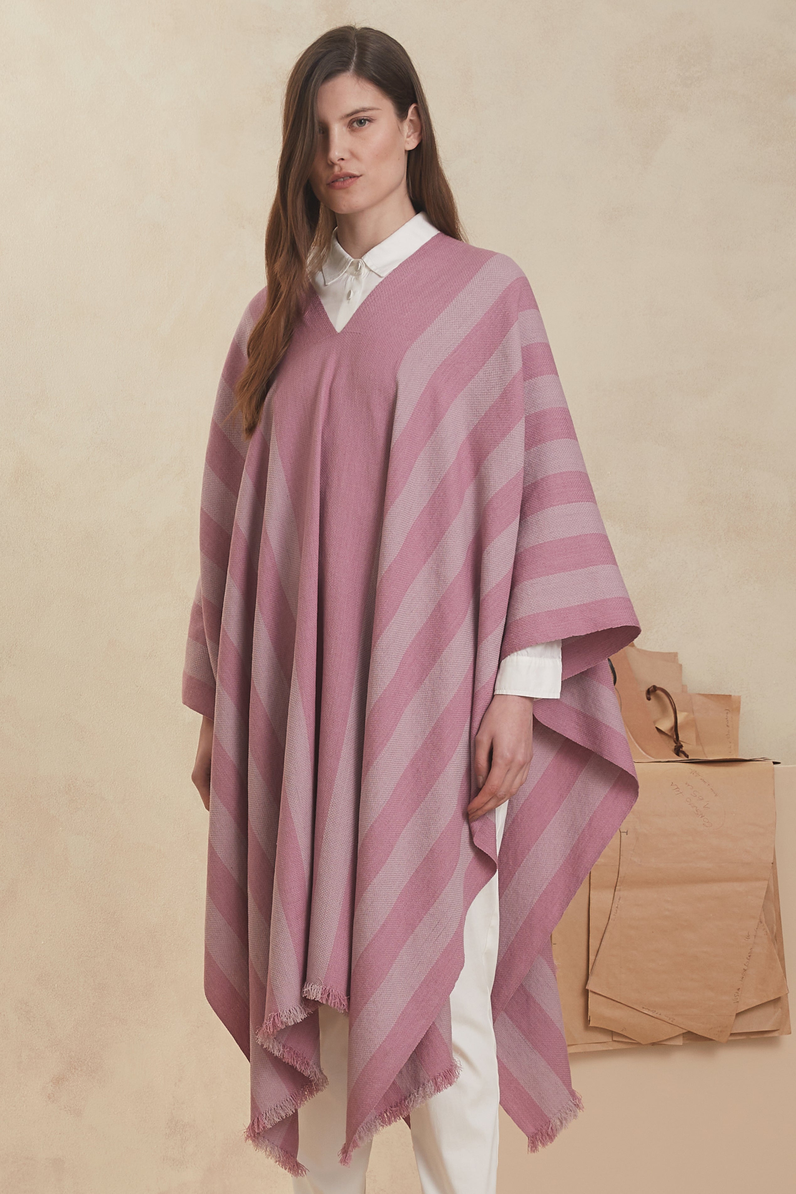 PONCHO LLOMEN