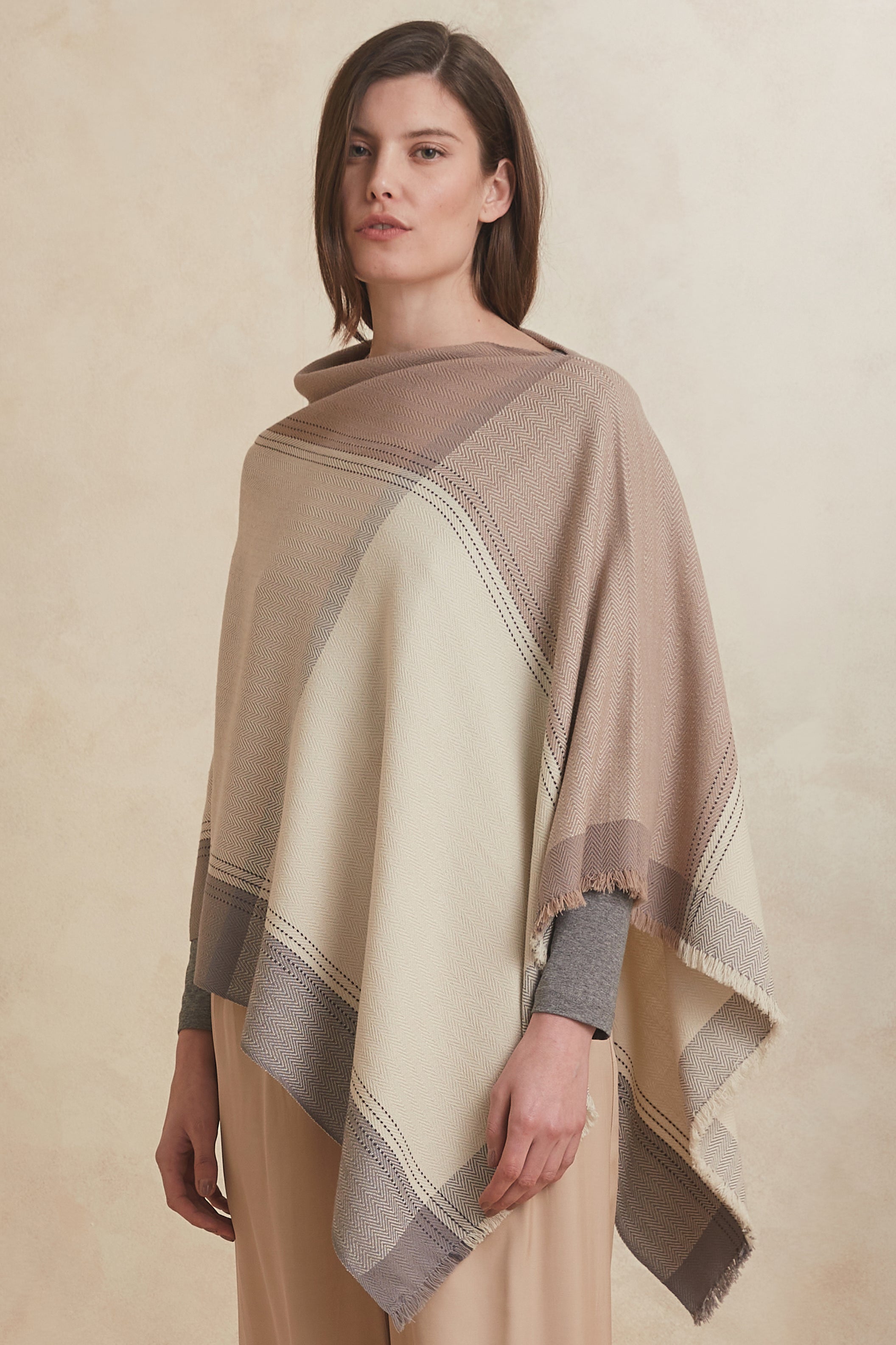 SHENU PONCHO - ivory