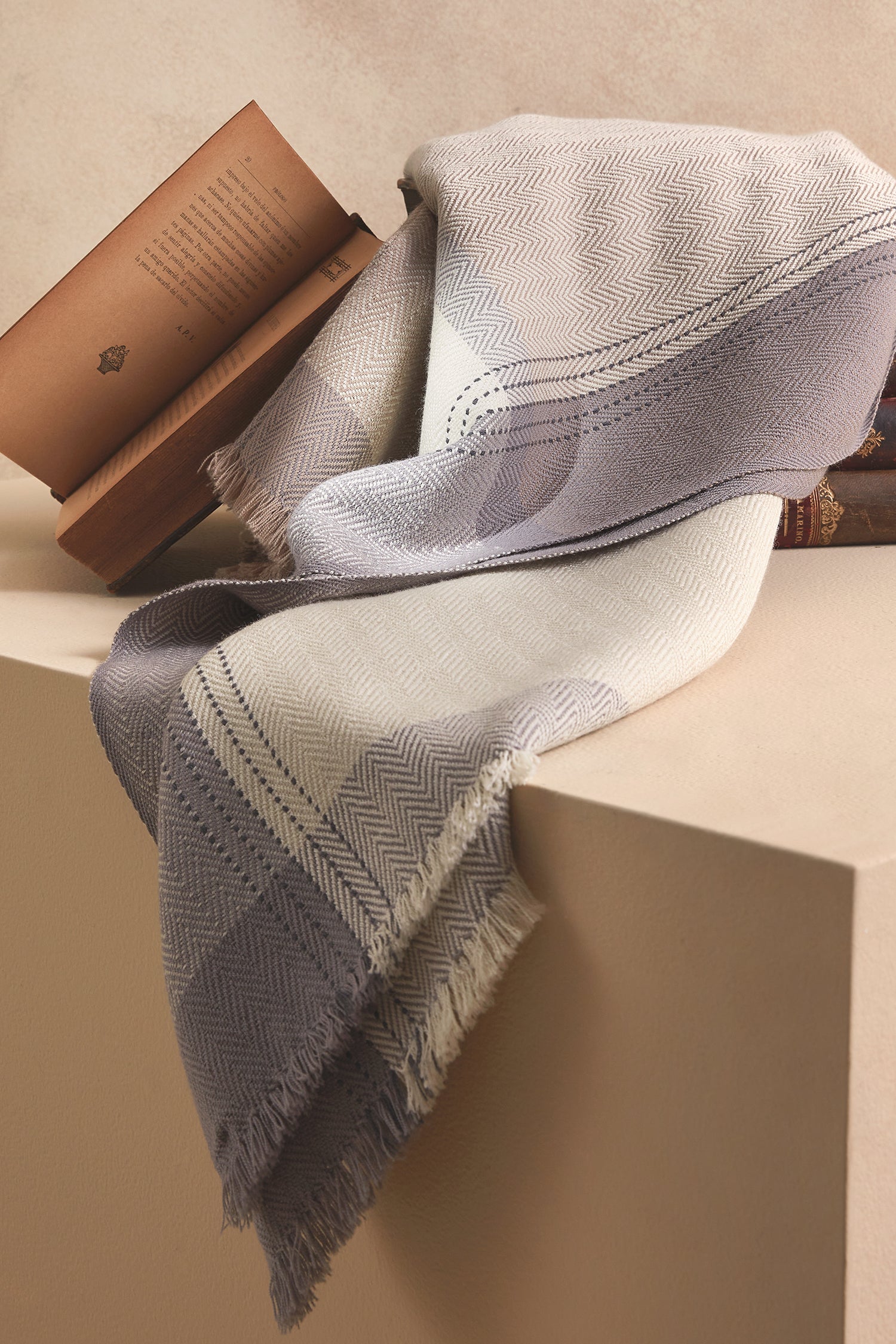 SHENU PONCHO - ivory