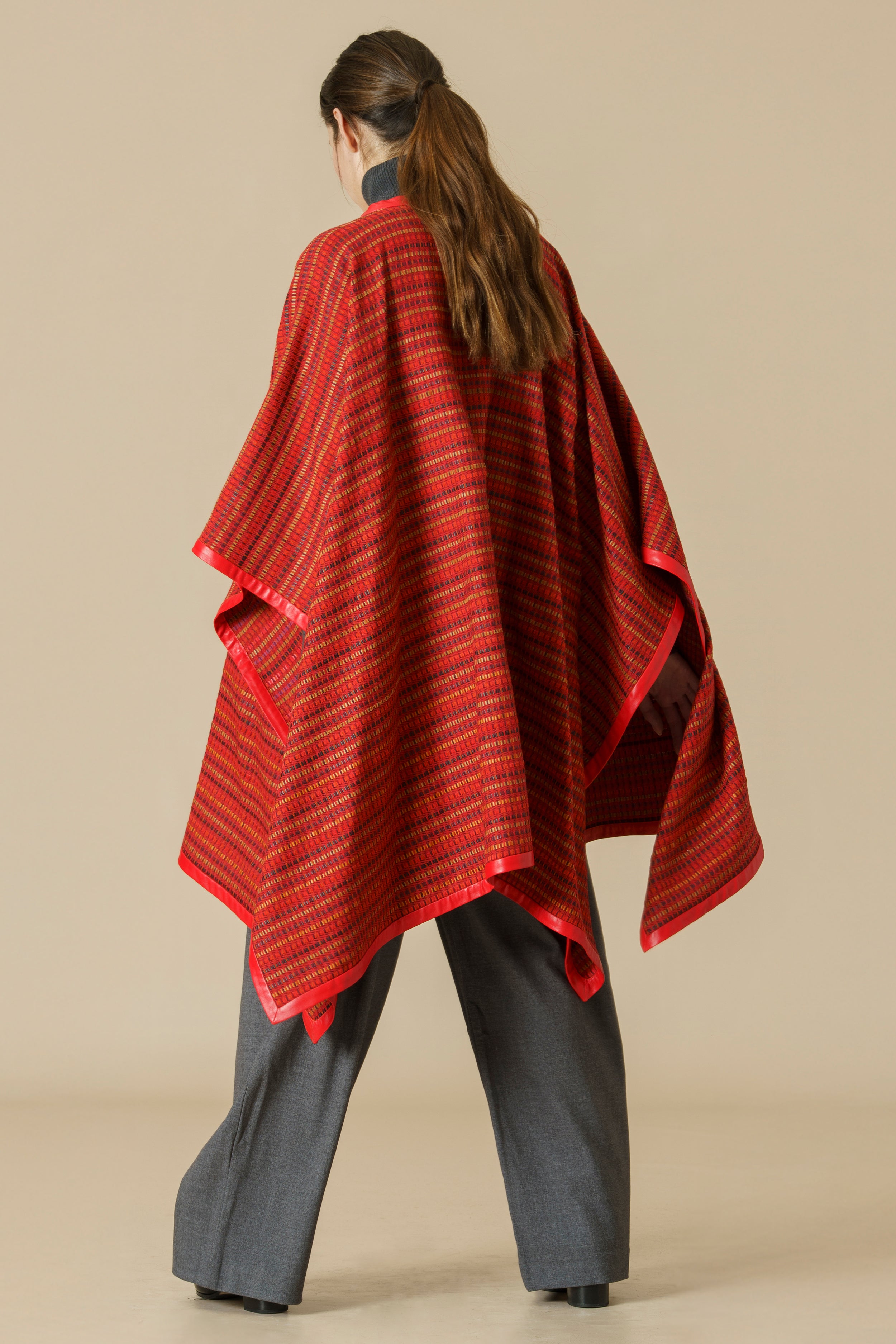 KAPENKEN CAPE - woven leather
