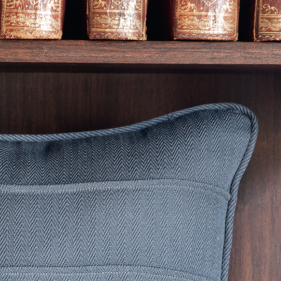 PATAGONIAN WOOL CUSHION - deep grey